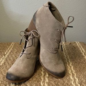 Tom’s Suede Leather Upper with manufactured distressing on toe and heel.